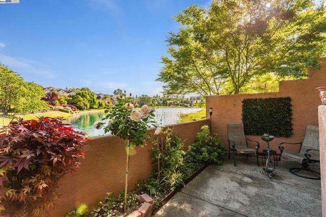 4001 W Lakeshore Drive, San Ramon CA: https://media.crmls.org/mediaz/c3d545a6-5fa8-487a-88a4-ea047184aaba.jpg