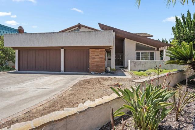 Detail Gallery Image 1 of 1 For 6174 Syracuse Way, San Diego,  CA 92122 - 5 Beds | 3 Baths