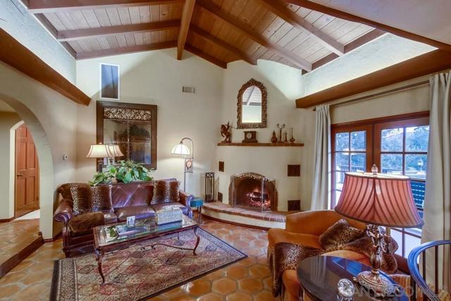 1935 Vista De La Montana, El Cajon CA: https://media.crmls.org/mediaz/c3d55b2c-fdca-4292-924e-09df71d66b92.jpg
