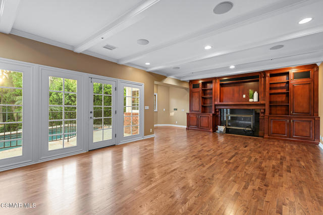 5320 Long Shadow Court, Westlake Village CA: https://media.crmls.org/mediaz/c3d59781-ea2a-4588-83aa-d6acc7c839e8.jpg