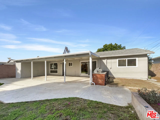 226 Calle La Sombra, Camarillo CA: https://media.crmls.org/mediaz/c3d5b6d2-ef7a-4b54-95ea-d4fc60fcfff6.jpg
