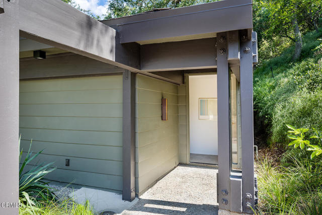 808 Inverness Drive, La Canada Flintridge CA: https://media.crmls.org/mediaz/c3d6108d-0746-4d5c-afaa-c5cc06ef5713.jpg
