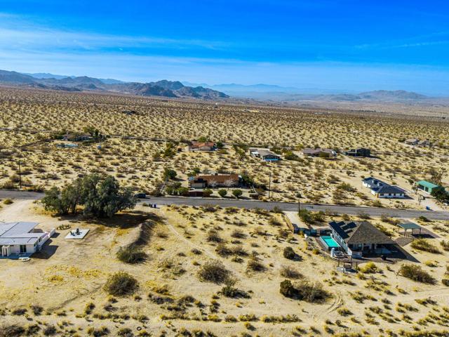 7215 Mt Lassen Avenue, Joshua Tree CA: https://media.crmls.org/mediaz/c3d6385b-22c3-41d1-9b62-6e05ffe3c35e.jpg
