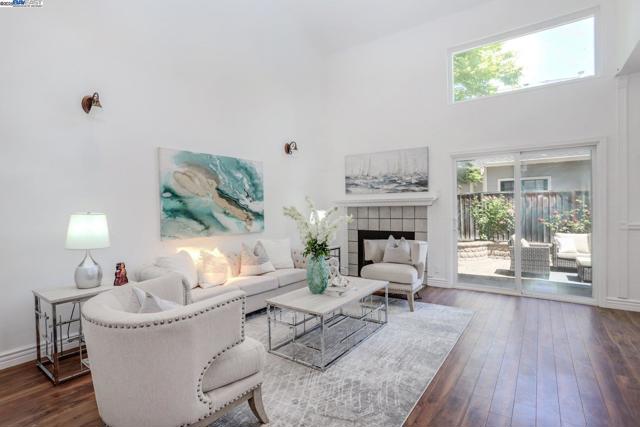 34724 Teal Cmn, Fremont CA: https://media.crmls.org/mediaz/c3d7dd26-aea3-4810-be47-723a3e433b69.jpg
