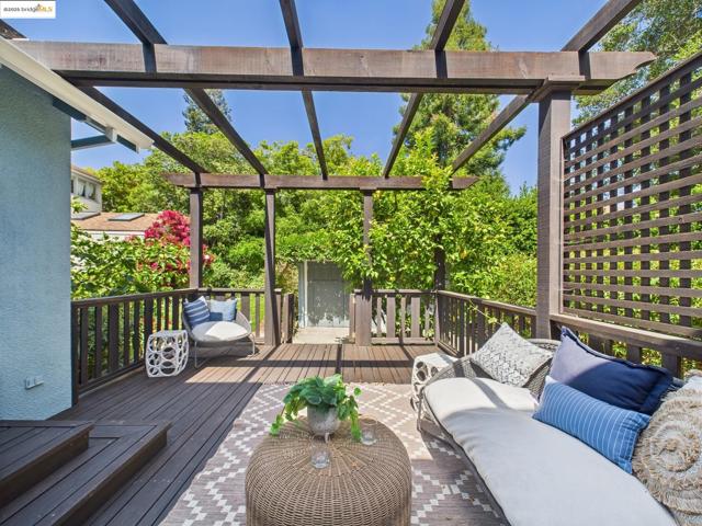 5920 Ivanhoe Rd, Oakland CA: https://media.crmls.org/mediaz/c3d83b51-7020-40a1-bfb6-d1d60bdab83d.jpg