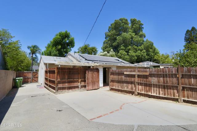 6946 Texhoma Avenue, Van Nuys CA: https://media.crmls.org/mediaz/c3d883dd-2d62-4f83-a2e7-11af20eadae6.jpg