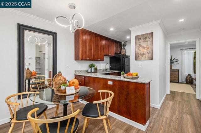 2742 Oak Rd, Walnut Creek CA: https://media.crmls.org/mediaz/c3d8ed36-d558-4f2c-9573-d97f26c9c39e.jpg