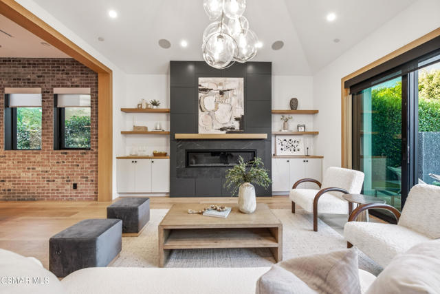 5 Bed Home for Sale in Sherman Oaks, California
