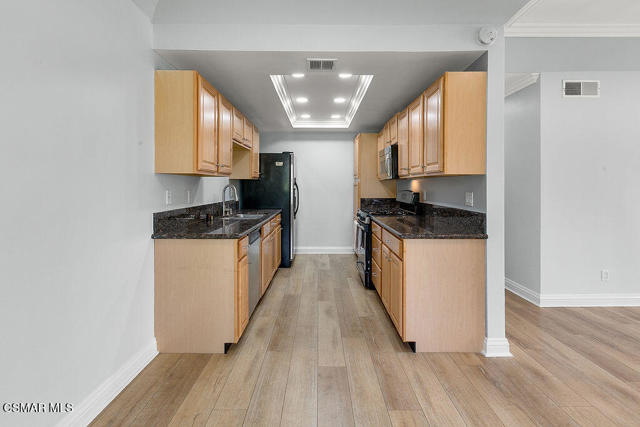 1778 E Avenida De Las Flores, Thousand Oaks CA: https://media.crmls.org/mediaz/c3d9567f-d0e7-467f-9395-b8ca8c89338b.jpg