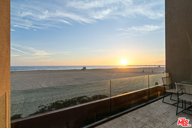 3817 Ocean Front Walk, Marina del Rey CA: https://media.crmls.org/mediaz/c3d9c5c8-8a07-4f87-8491-4fd0aded12b9.jpg