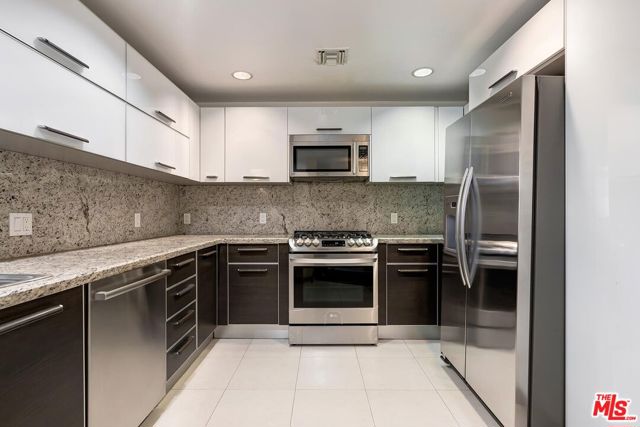 1257 Brockton Avenue, Los Angeles CA: https://media.crmls.org/mediaz/c3d9d4b6-dea2-4010-8a4b-50258b810e19.jpg