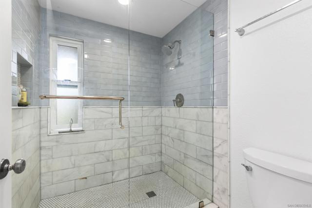 2071 Caminito Circulo Norte, La Jolla CA: https://media.crmls.org/mediaz/c3da326e-9813-40bc-a904-3feb8057011b.jpg