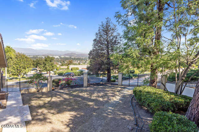 377 Mesa Ave Thousand Oaks CA-small-040-