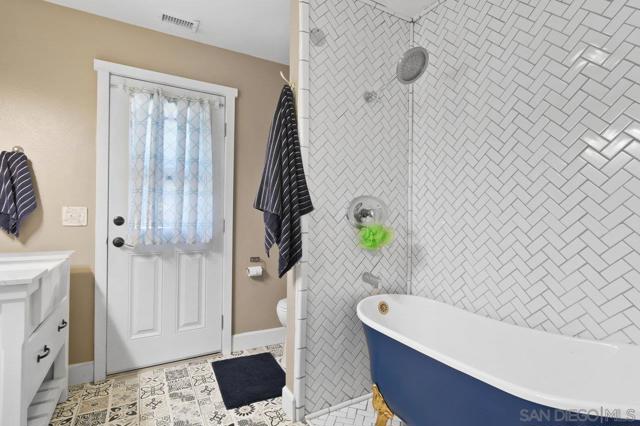 17915 Mark Lee Dr, Jamul CA: https://media.crmls.org/mediaz/c3daaf0a-07a2-4717-9b32-ca9f5ded885c.jpg