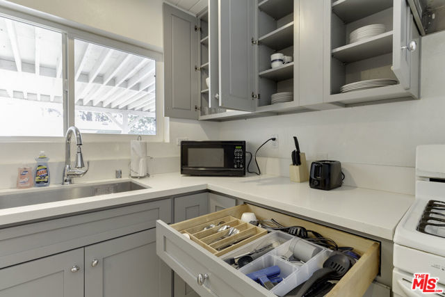 11812 RANDALL Street, Sun Valley CA: https://media.crmls.org/mediaz/c3dab57c-5ef3-4195-a962-dfa8bd35faa4.jpg