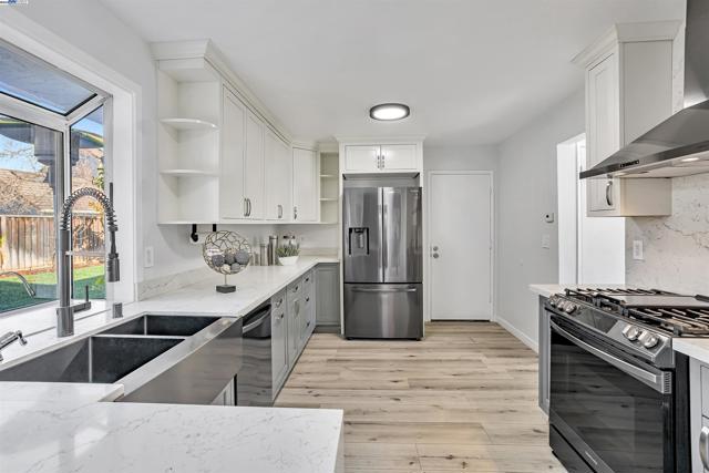 427 Summerwood Dr, Fremont CA: https://media.crmls.org/mediaz/c3dac24a-3a24-449b-9226-dd488d637b01.jpg