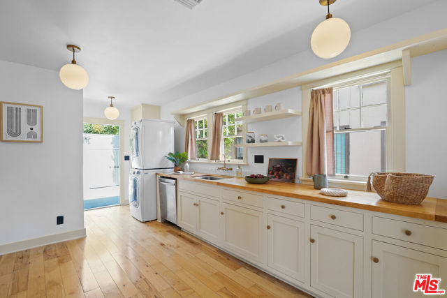 2843 Virginia Road, Los Angeles CA: https://media.crmls.org/mediaz/c3db0688-1bfe-4773-816b-00dcdba8b2a6.jpg