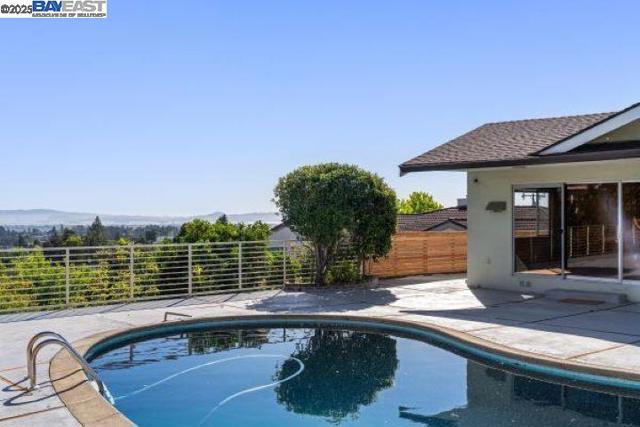 4120 Rhoda Ave, Oakland CA: https://media.crmls.org/mediaz/c3db3af9-1fb9-4026-aa91-9c0506768b49.jpg