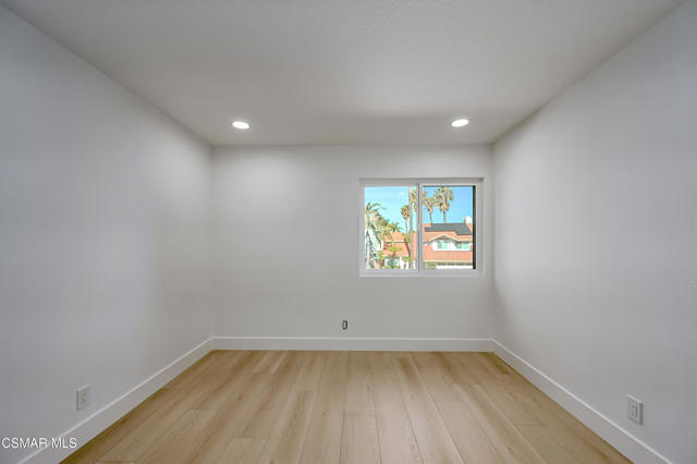 574 Nicole Drive, Newbury Park CA: https://media.crmls.org/mediaz/c3db4766-42e5-4657-b933-1100d3d28d65.jpg