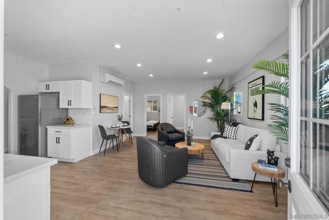 523 9th St, Imperial Beach CA: https://media.crmls.org/mediaz/c3db78bd-d4e0-48bf-8c4a-7ab795be240c.jpg