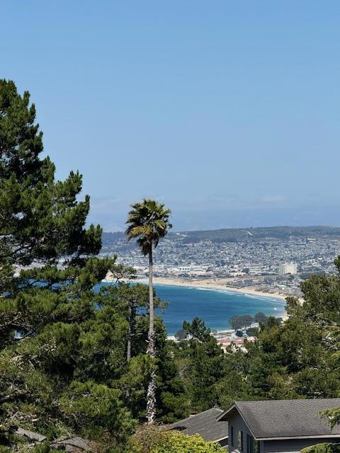 15 Pinehill Way, Monterey CA: https://media.crmls.org/mediaz/c3db8d5c-6f8c-4ac2-bf3c-780ce4d6e58c.jpg