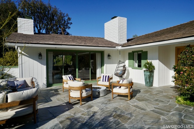 6026 La Granada, Rancho Santa Fe CA: https://media.crmls.org/mediaz/c3dba009-55d1-4f4b-877b-9e0f3811096b.jpg