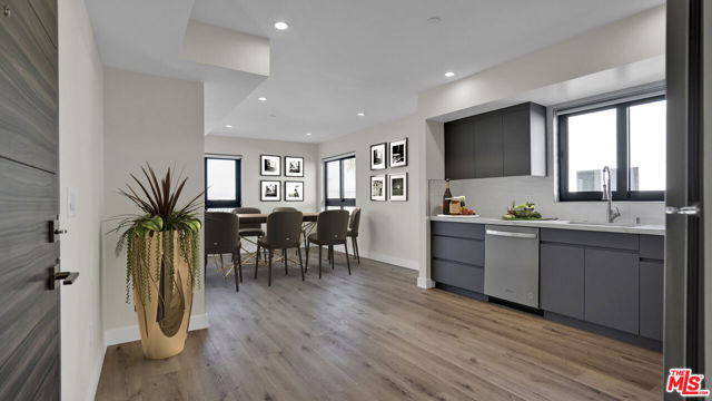 846 S Mariposa Avenue, Los Angeles CA: https://media.crmls.org/mediaz/c3dc21ea-68fd-457c-82ba-59e45652babe.jpg