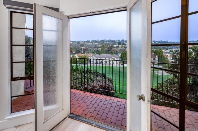 Detail Gallery Image 8 of 23 For 2630 Pirineos Way #14,  Carlsbad,  CA 92009 - 2 Beds | 2 Baths