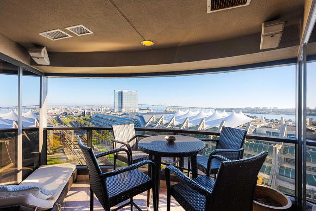 200 Harbor Dr, San Diego CA: https://media.crmls.org/mediaz/c3dc2f8b-8668-4e9e-89c9-396d0091b0d7.jpg