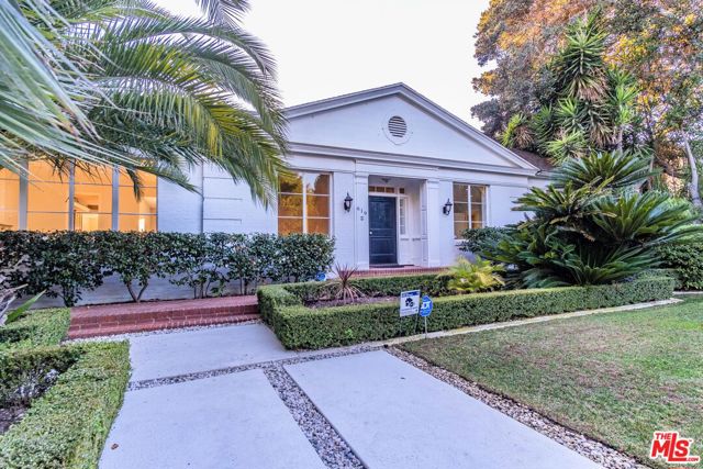 619 N RODEO Drive, Beverly Hills CA: https://media.crmls.org/mediaz/c3dc5e33-0c36-4011-bd51-ccbd9094bcc3.jpg
