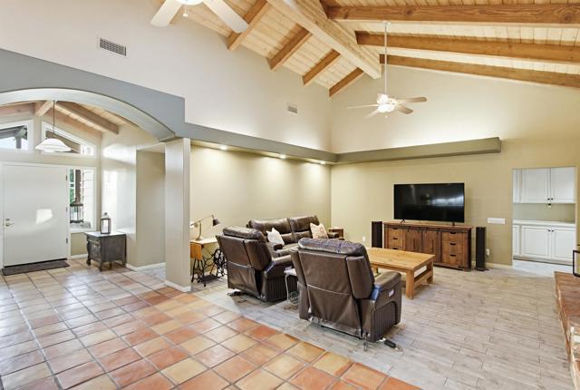 Detail Gallery Image 6 of 54 For 2092 Tudor Ln, Fallbrook,  CA 92028 - 4 Beds | 3/1 Baths