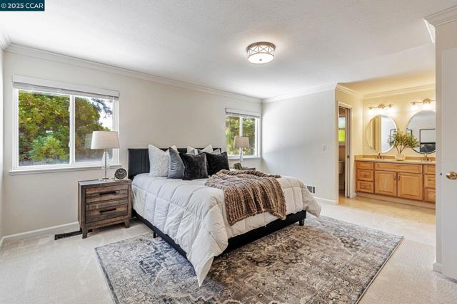321 Chardonnay Cir, Clayton CA: https://media.crmls.org/mediaz/c3dd0fa9-ebc0-4346-aede-030f401dfeee.jpg