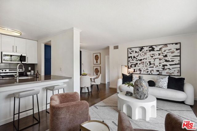141 S Clark Drive, West Hollywood CA: https://media.crmls.org/mediaz/c3ddec48-eeb8-48dc-8893-afb5ed6805e2.jpg