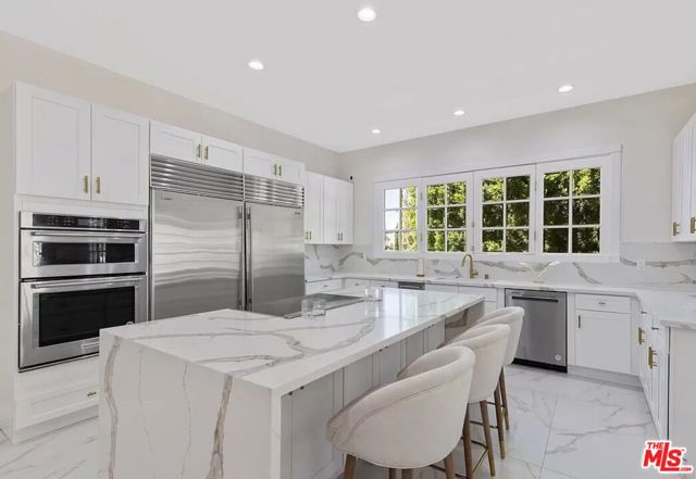 4434 Grimes Place, Encino CA: https://media.crmls.org/mediaz/c3ddf7ef-e078-480e-a662-65d53b390d3c.jpg