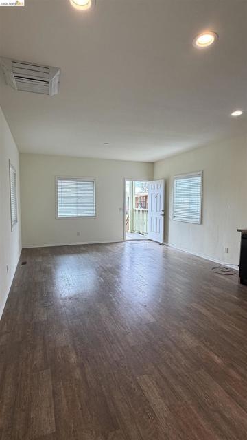 4449 S Carpenter RD, Modesto CA: https://media.crmls.org/mediaz/c3de48ce-5754-49aa-9292-c8e50b2ecd2e.jpg
