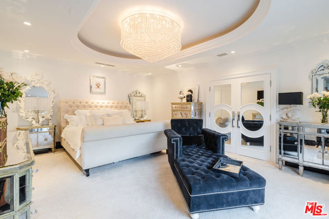 1455 Rising Glen, Los Angeles CA: https://media.crmls.org/mediaz/c3de893f-9f90-4842-90cc-30612292b5d1.jpg