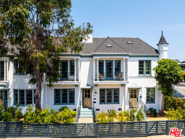 515 1/2 Rose Avenue, Venice CA: https://media.crmls.org/mediaz/c3deb7e8-d9cd-4771-985b-5e7e2ac90054.jpg
