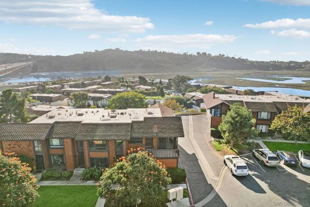 2422 Caminito Ocean Cv, Cardiff by the Sea CA: https://media.crmls.org/mediaz/c3deca2f-e482-4efa-bcc4-2dc11a3523c9.jpg