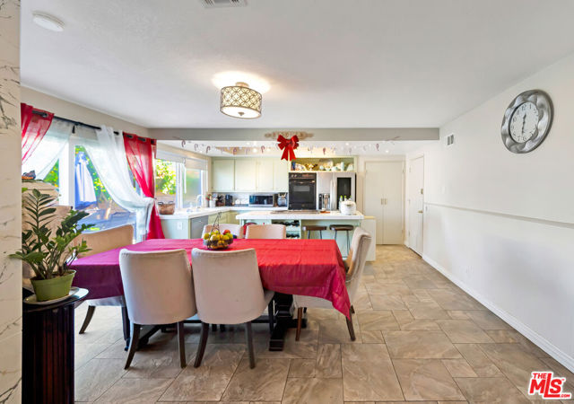 2425 Dusan Street, Simi Valley CA: https://media.crmls.org/mediaz/c3dee2dd-7dd4-4268-b02b-4cc7042a45be.jpg