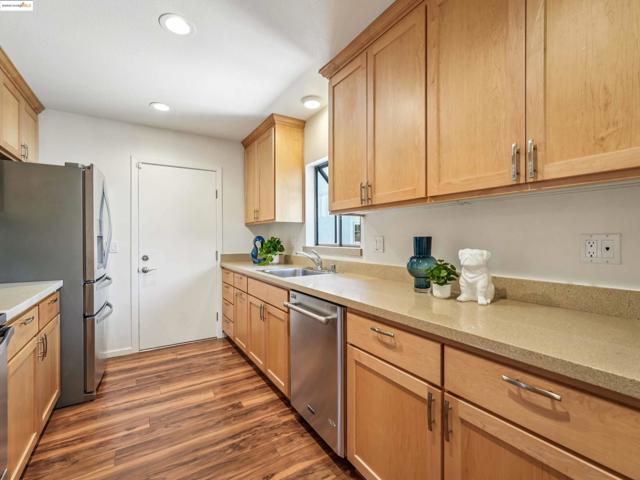 589 Evangeline Way, Hayward CA: https://media.crmls.org/mediaz/c3df3a2c-fb21-43ad-8495-10aa981d1cc3.jpg