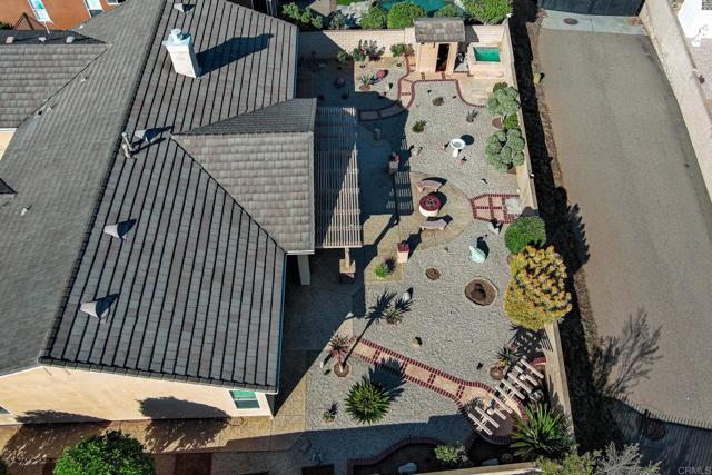 387 MELBOURNE GLN, Escondido CA: https://media.crmls.org/mediaz/c3dfa096-4420-4615-8043-5dbe8254b141.jpg