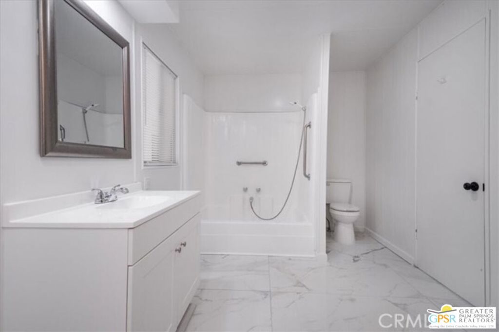 https://media.crmls.org/mediaz/c3dfad66-d3d5-45a0-b844-c25da6ee87aa.jpg?preset=X-Large