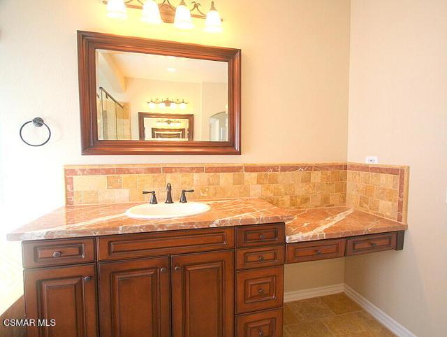 276 Chantilly Circle, Simi Valley CA: https://media.crmls.org/mediaz/c3dfc725-9840-4842-9de7-7b50d49baed1.jpg