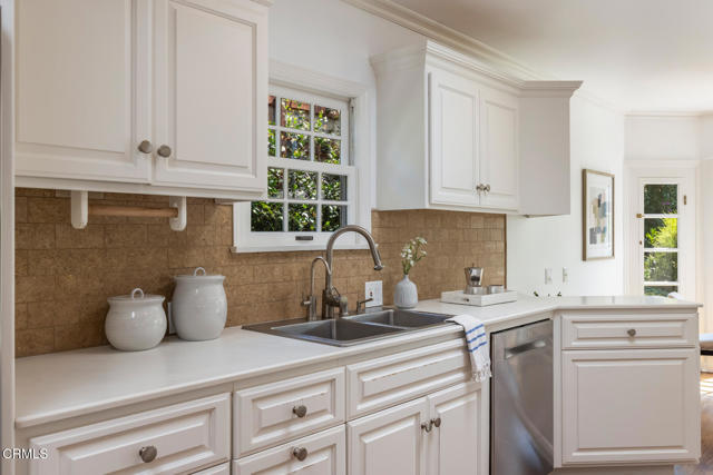 4650 Encinas Drive, La Canada Flintridge CA: https://media.crmls.org/mediaz/c3dff734-533d-4343-9ac9-e75dde55fde2.jpg