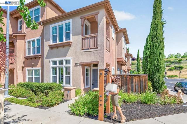 3651 Branding Iron Pl, Dublin CA: https://media.crmls.org/mediaz/c3e01cea-7fc0-4389-a2df-17162f33443a.jpg