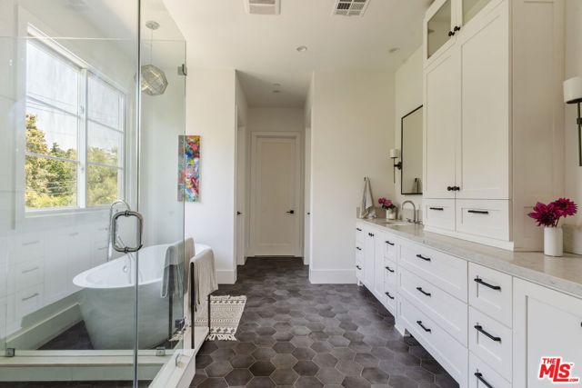 Image 14 of 22 For 141 Saltair Avenue