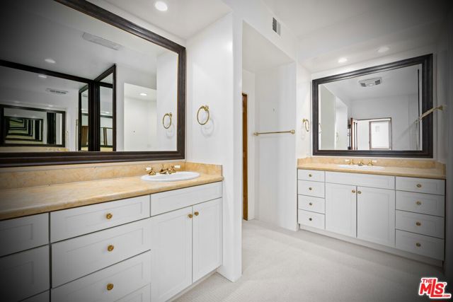 15500 W Sunset Boulevard, Pacific Palisades CA: https://media.crmls.org/mediaz/c3e0a07b-6ae0-4ff8-9e0d-578fbbc5bd5d.jpg