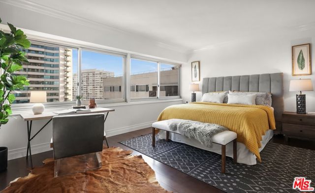 10450 Wilshire Boulevard, Los Angeles CA: https://media.crmls.org/mediaz/c3e0c7ef-97b7-4d0b-a76e-bbed60bd2ebc.jpg
