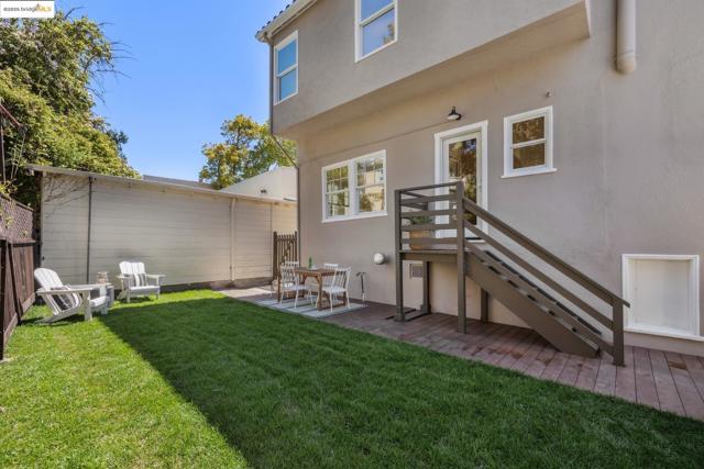 101 Palm Dr, Piedmont CA: https://media.crmls.org/mediaz/c3e0cc89-dfc8-45c7-9def-60124bf47b49.jpg