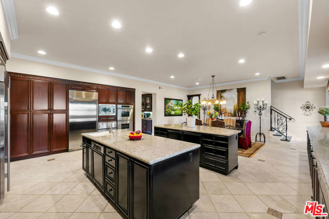 13418 Nightsky Drive, Camarillo CA: https://media.crmls.org/mediaz/c3e0d4b7-2602-4b86-8c86-3b979f9d772e.jpg